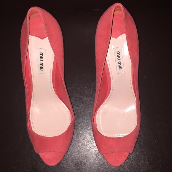 Miu Miu's Camoscio Suede Pumps - Picture 3 of 10